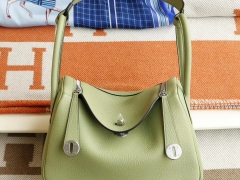 HERMES 新色1Q鼠尾草绿 银扣 Lindy26CM 法国TC皮 H家老师傅纯手缝蜡线 琳迪包