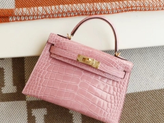 HERMES 3Q樱花粉 金扣 Minikelly二代 Hcp亮面鳄鱼 迷你凯莉包 纯手缝蜡线缝制工艺