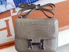 爱马仕 CK81斑鸠灰 Constance19CM 小康空姐包 亮面鳄鱼 银扣 纯手工手缝工艺