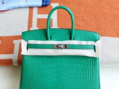 HERMES 客定发货 做工精湛 堪称精品 1K竹子绿 Birkin25CM 俩点亮面鳄鱼 银扣 纯手缝蜡线缝制 最顶级老工匠手艺 