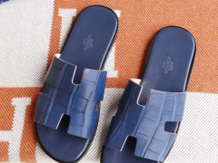 现货、H家男士拖鞋 雾面鳄鱼 宝石蓝 38-46码 休闲时尚风格 非常拉轰