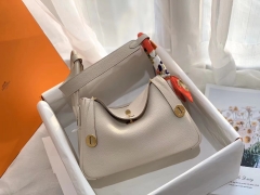 lindy 26 进口tc皮 手缝蜡线 cc10奶昔白金扣 砖贵超难买的颜色奶昔白！粉白粉白越看越喜欢