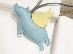 爱马仕 新出搭配包包挂件的小飞猪 搭配在包包上更显独特