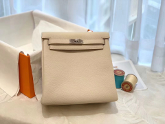 HERMES 进口 tc皮 10奶昔白 银扣 蜡线手缝 20Kelly Ado是Kelly系列延伸设计的小书包 男女通用款