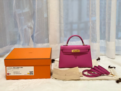 HERMES 巨受欢迎的百搭小包包mini kelly 二代  包虽小 上身巨好看 ZP 开版 为你们省下巨款 9i 玉兰粉 金扣