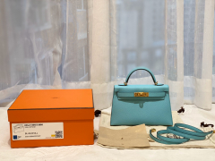 HERMES 巨受欢迎的百搭小包包mini kelly 二代  包虽小 上身巨好看 ZP 开版 为你们省下巨款 3P 马卡龙蓝 金扣