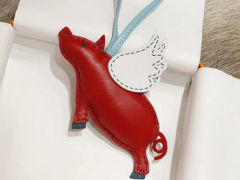 爱马仕 新出搭配包包挂件的小飞猪 搭配在包包上更显独特