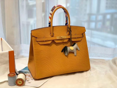 birkin 35 进口一级蜥蜴 21自然桑迪色 金扣  高级 贵气逼人[哇]蜥蜴很少有皮可以做35哦 且买且珍惜呀