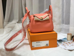 爱马仕 mini Lindy k4夏日粉＃吼吼 好好看的少女粉 实物比照片好看nnnn倍 这种颜色就应该搭配swift皮 细腻 显色度强