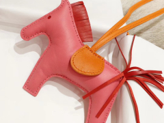 爱马仕 H家小马挂件挂饰 中号小号颜色齐全全手缝 直接当真的送礼完全没问题