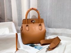 爱马仕 20 toolbox 牛奶盒 工具盒 一款中性有趣的包 中间采用轻便的金属旋转设计 无需拉链 简单方便  巨能装 ever color 皮 金棕 银扣