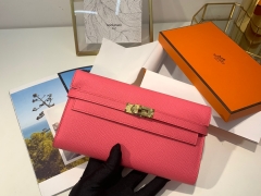 HERMES epsom 皮 8W 唇膏粉 金扣 Kelly经典钱包 搭配猪鼻子长项链 秒变小斜挎包