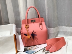 HERMES 20 toolbox 牛奶盒 工具盒 一款中性有趣的包 中间采用轻便的金属旋转设计 无需拉链 简单方便  巨能装 swift   8W 唇膏粉 银扣