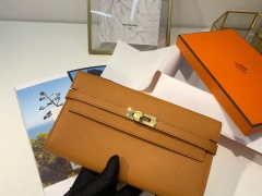 爱马仕 epsom 皮 1H 太妃糖 金扣 Kelly经典钱包 搭配猪鼻子长项链 秒变小斜挎包