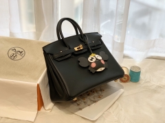 HERMES birkin 25cm swift皮 手工缝制 zp做法 金扣  黑色永远没有终点 对黑色简约经典的美感入了迷…… 黑色低调奢华无人不爱