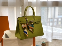 birkin 30cm 西班牙蜥蜴皮超级耐糙 不易断裂 浅绿色 银扣 高级优雅 出街一定不会满大街撞包 生活总要带点绿[偷笑]