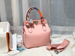 HERMES 20 toolbox 牛奶盒 工具盒 一款中性有趣的包 中间采用轻便的金属旋转设计 无需拉链 简单方便  巨能装 swift   3Q粉 银扣