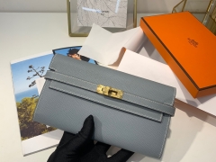 爱马仕 epsom 皮 J7 亚麻蓝 金扣 Kelly经典钱包 搭配猪鼻子长项链 秒变小斜挎包