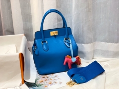 HERMES  20 toolbox 牛奶盒 工具盒 一款中性有趣的包 中间采用轻便的金属旋转设计 无需拉链 简单方便  巨能装 swift   B3 坦桑尼亚蓝 金扣