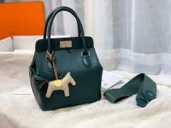 HERMES 20 toolbox 牛奶盒 工具盒 一款中性有趣的包 中间采用轻便的金属旋转设计 无需拉链 简单方便  巨能装 swift   松柏绿 银扣