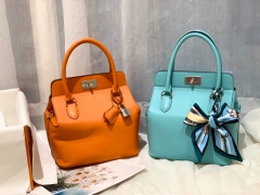 HERMES 20 toolbox 牛奶盒 工具盒 一款中性有趣的包 中间采用轻便的金属旋转设计 无需拉链 简单方便  巨能装 swift   93 橙色 银扣