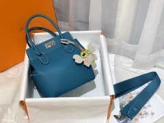 HERMES 20 toolbox 牛奶盒 工具盒 一款中性有趣的包 中间采用轻便的金属旋转设计 无需拉链 简单方便 巨能装 swift 75 牛仔蓝 银扣