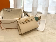 爱马仕女包价格 必须拥有的小包包 mini kelly 二代 19cm 金扣 cc10奶昔白