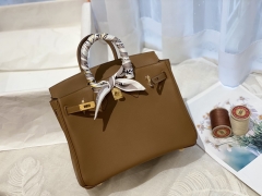 爱马仕香港官网 birkin 25cm swift皮  DO威玛犬米色  GHW  介于大象灰和金棕之间 无伦哪种光线下都超美腻 很好搭配的大地色