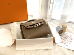 爱马仕女包 kelly pochette /一代 swift皮比较软 手感比较细腻 金/银扣