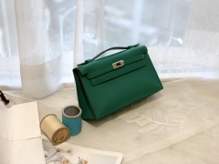 爱马仕价格 kelly pochette /一代 swift皮比较软 手感比较细腻 银扣 U4丝绒绿 无与伦比的好感 最显气质 高雅绿色