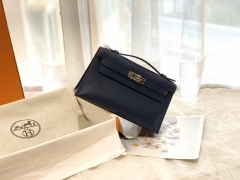 爱马仕中国官网 kelly pochette /一代 swift皮比较软 手感比较细腻 银扣  73 宝石蓝这个颜色柔软明媚又不失低调气质值得推荐