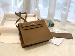 爱马仕女包批发 新到现货 Kelly Danse 小肩包 一包多用法 evercolor皮 威玛犬米