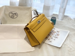 爱马仕价格 kelly pochette /一代 swift皮比较软 手感比较细腻 银扣 9D琥珀黄招财