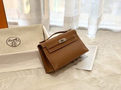 爱马仕中国官网 kelly pochette /一代 swift皮比较软 手感比较细腻 银扣 37土黄 有女人味又不会过于甜腻 聚会逛街旅游都是美美哒