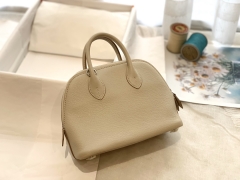 爱马仕香港官网 18mini bolide/保龄球 山羊皮 奶昔白 银扣